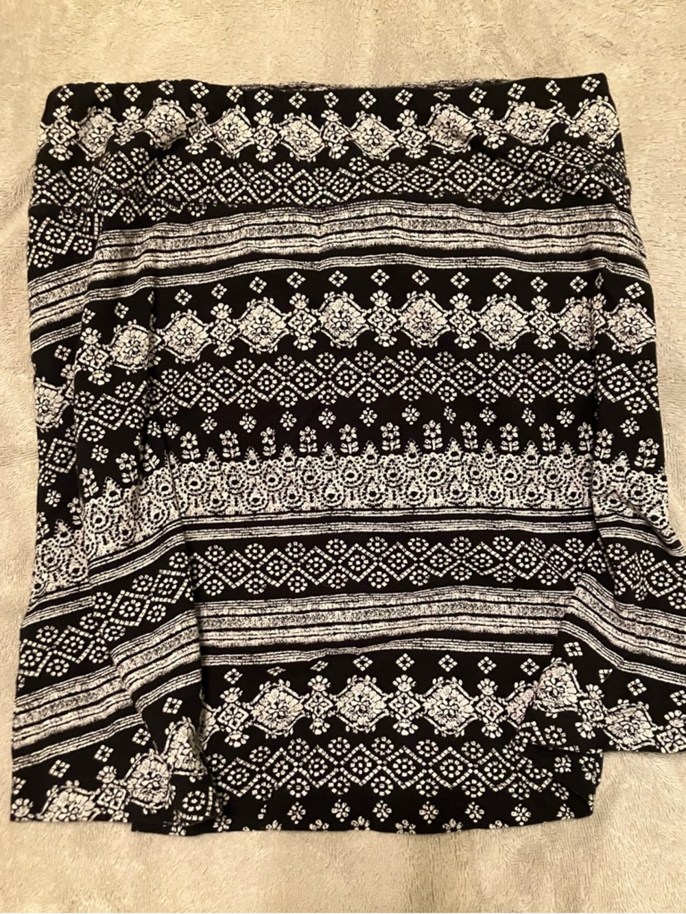 Aventura Black and White Patterned A-Line Skirt, M